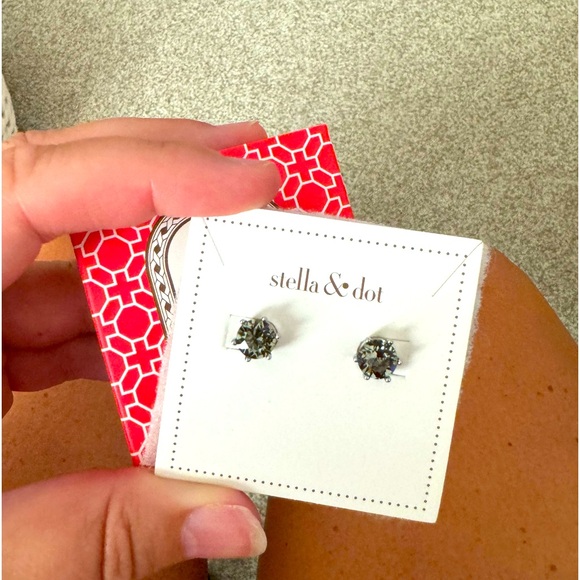 Jewelry - Stella & dot Smokey studs